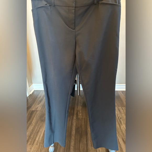 Ricki’s and Suzy Shier Tops and Pants - EUC - Picture 13 of 15